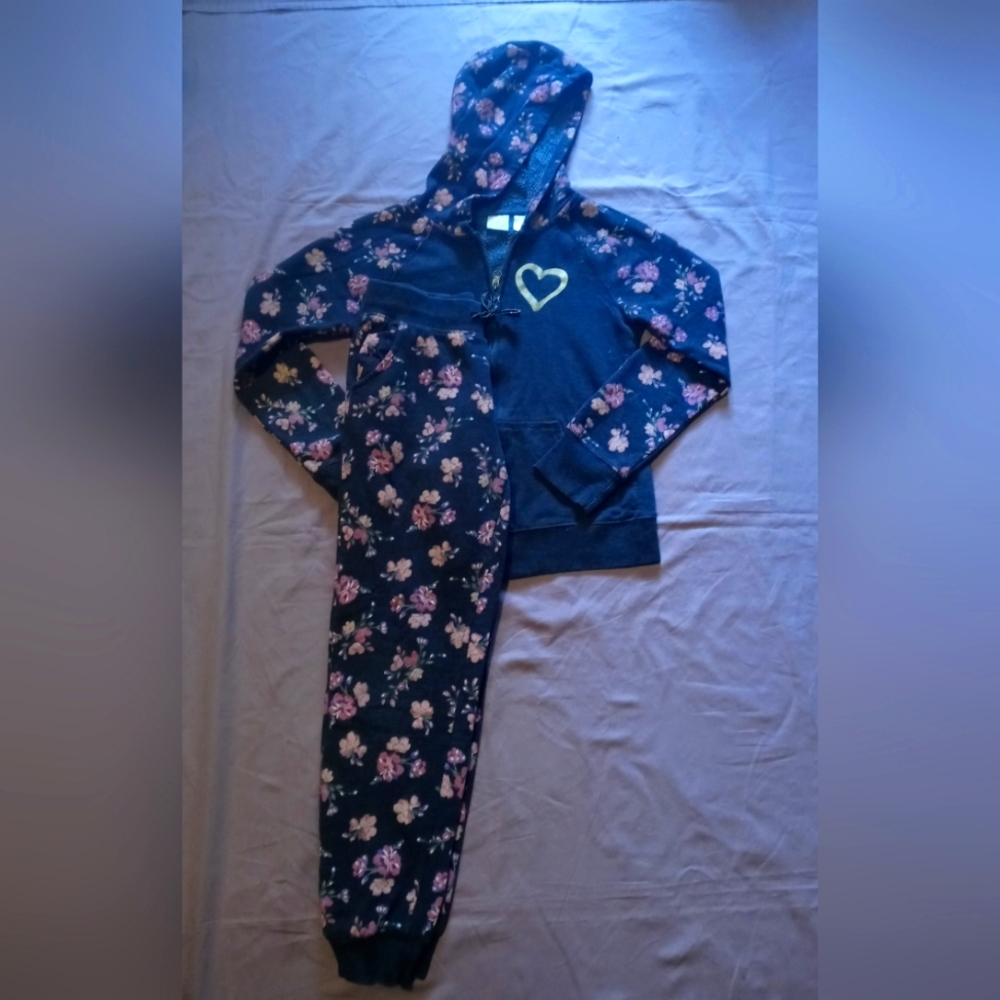 😍 Cute C R B Girls Hoodie Floral and Fleece Jogger